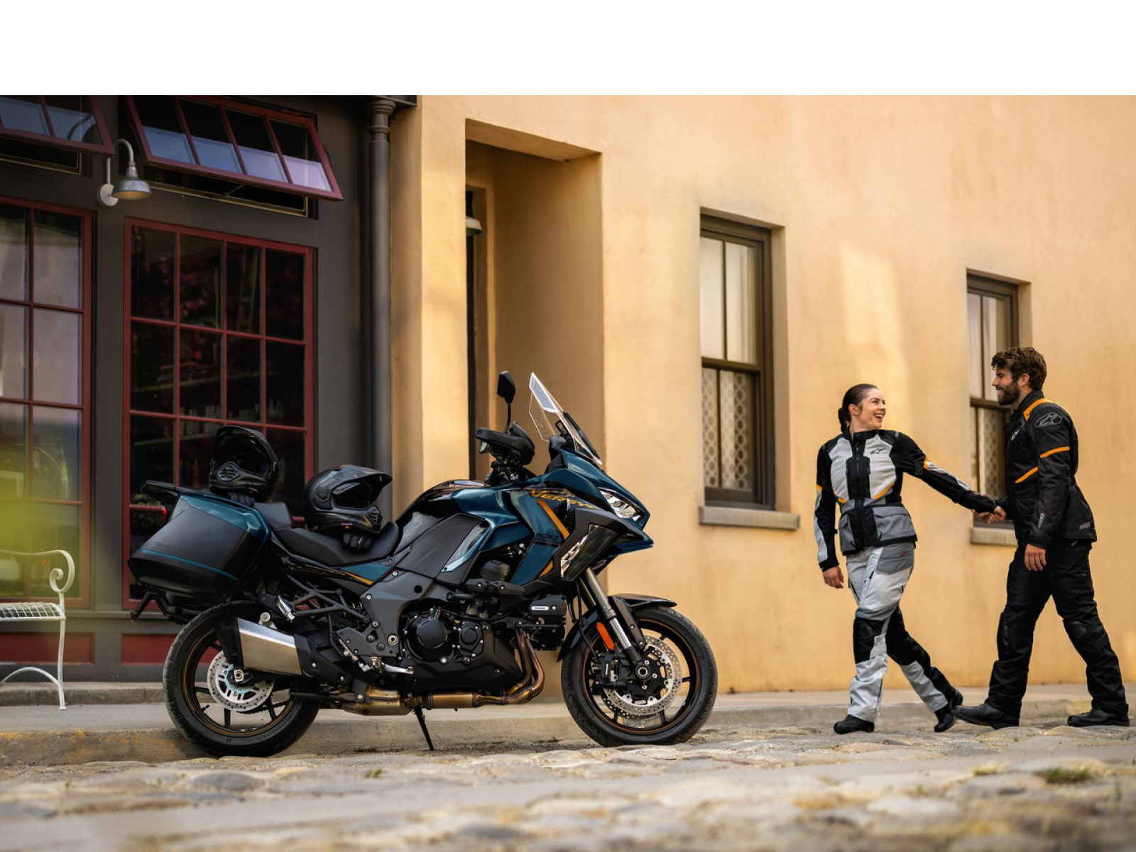 Мотоцикл KAWASAKI Versus 1100 SE (Metallic Deep Blue / Metallic Diablo Black) 2026